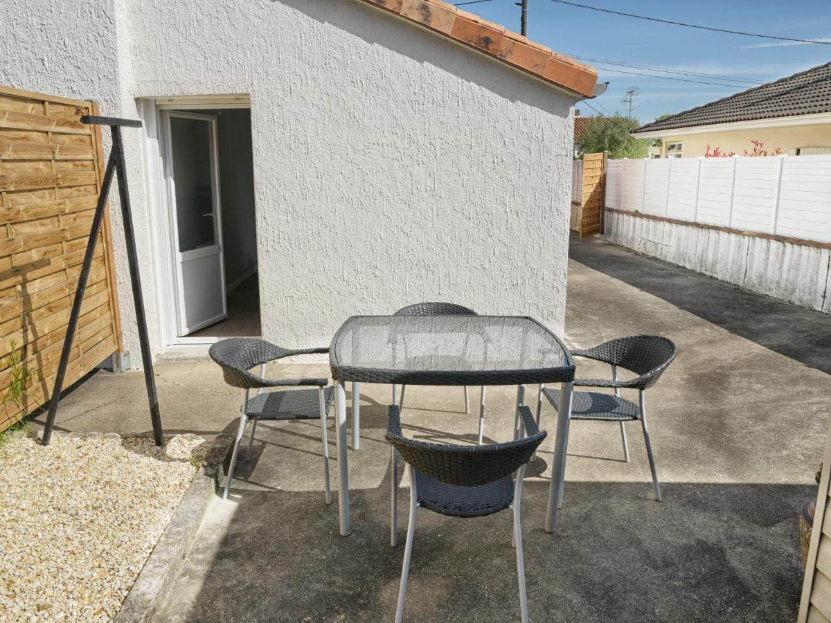 Apartament T2 - 28M2 Avec Cour Et Stationnement, Wifi Et Linge Fournis Angoulême Zewnętrze zdjęcie