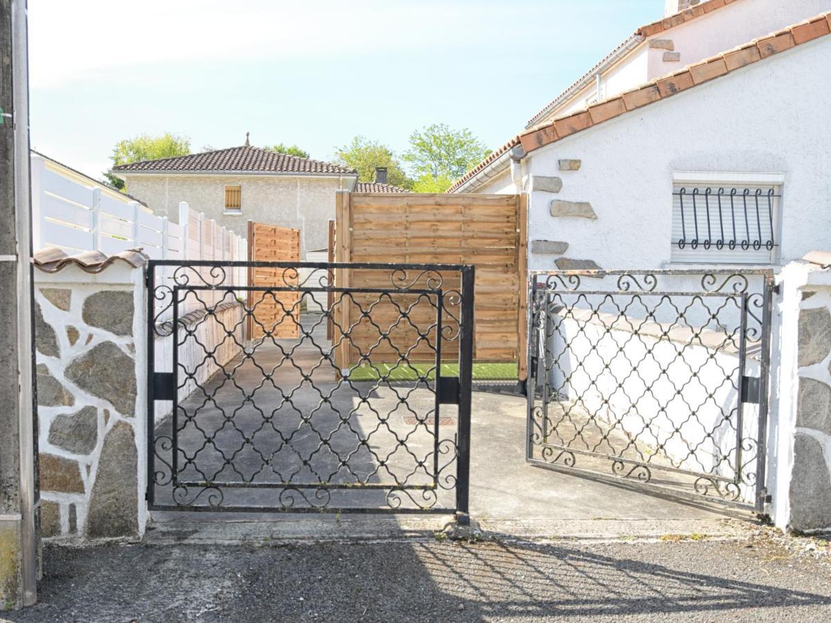 Apartament T2 - 28M2 Avec Cour Et Stationnement, Wifi Et Linge Fournis Angoulême Zewnętrze zdjęcie