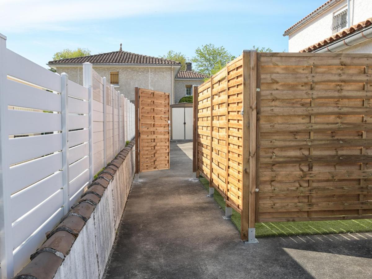 Apartament T2 - 28M2 Avec Cour Et Stationnement, Wifi Et Linge Fournis Angoulême Zewnętrze zdjęcie