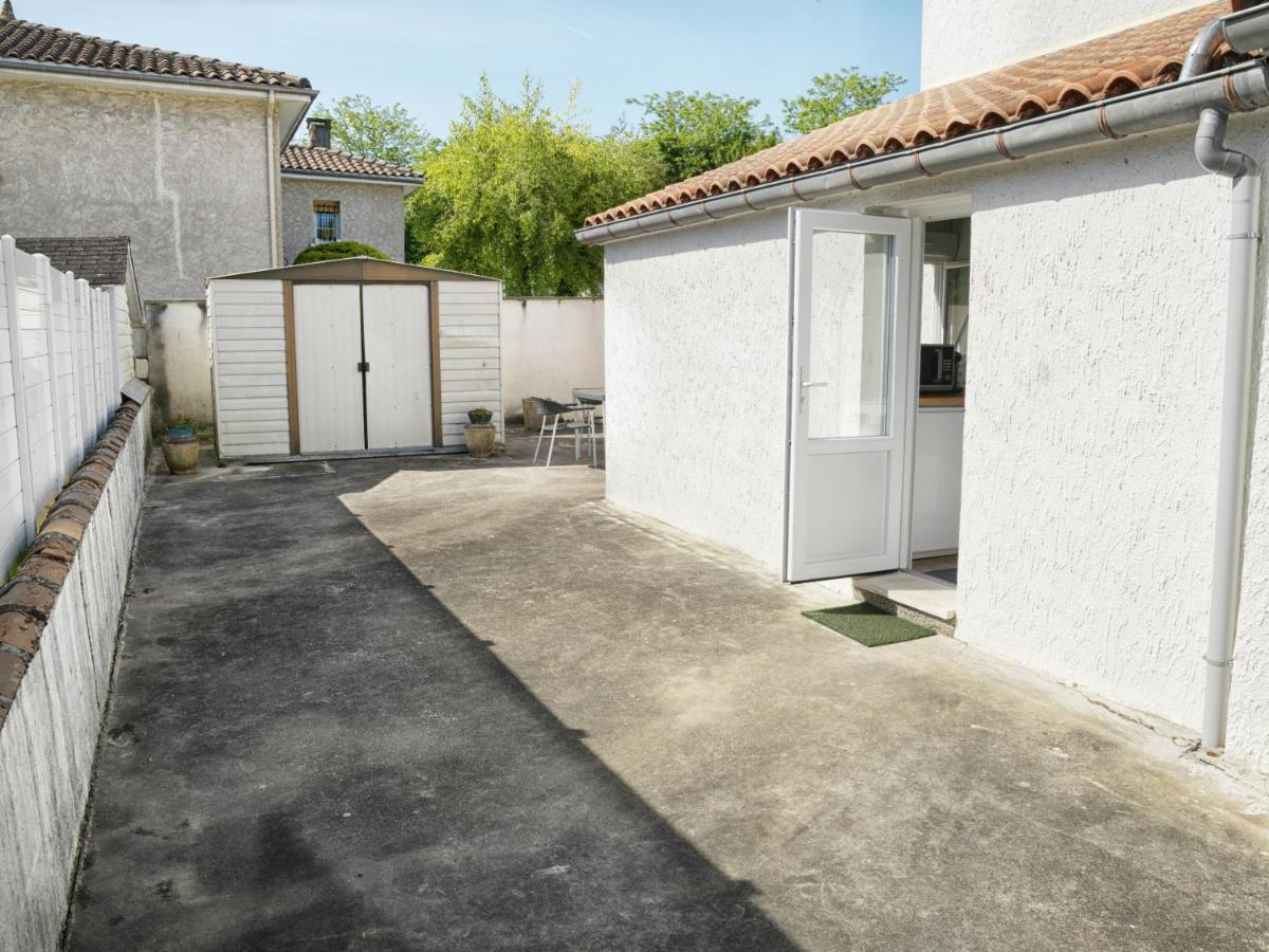 Apartament T2 - 28M2 Avec Cour Et Stationnement, Wifi Et Linge Fournis Angoulême Zewnętrze zdjęcie